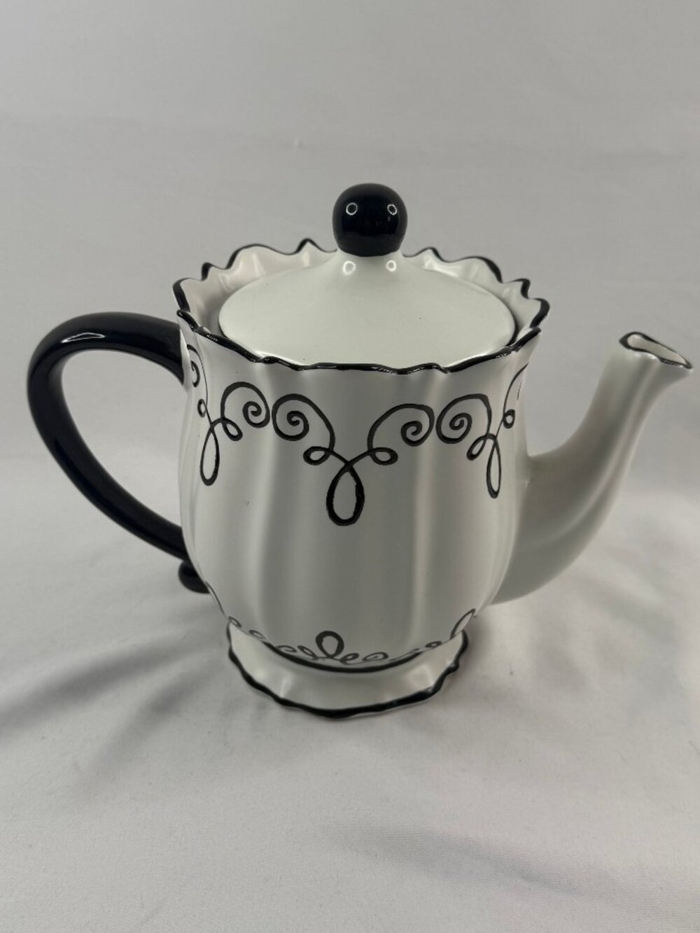 Chaleur Bon Bonniere Coconut Creme Teapot Scalloped Black Scrolls on White #4136